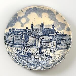 JOHNSON BROS ENGLAND TOWER OF LONDON 900th ANNIVERSARY BLUE WHITE 4 INCH PLATE